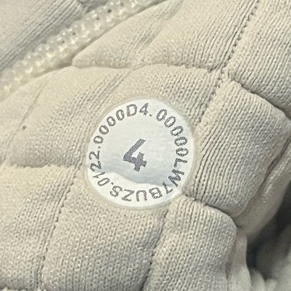 Lululemon lab Textured Grid High-Rise Short 5.5" Size 4
Color Muslin - Picture 2 of 10